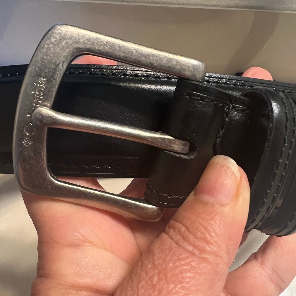 Columbia black leather belt with brushed silver tone buckle size 36